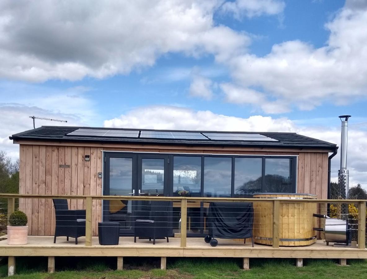 Cleeves Cabins Ailsa Luxury Lodge With Hot Tub Dalry  Eksteriør bilde