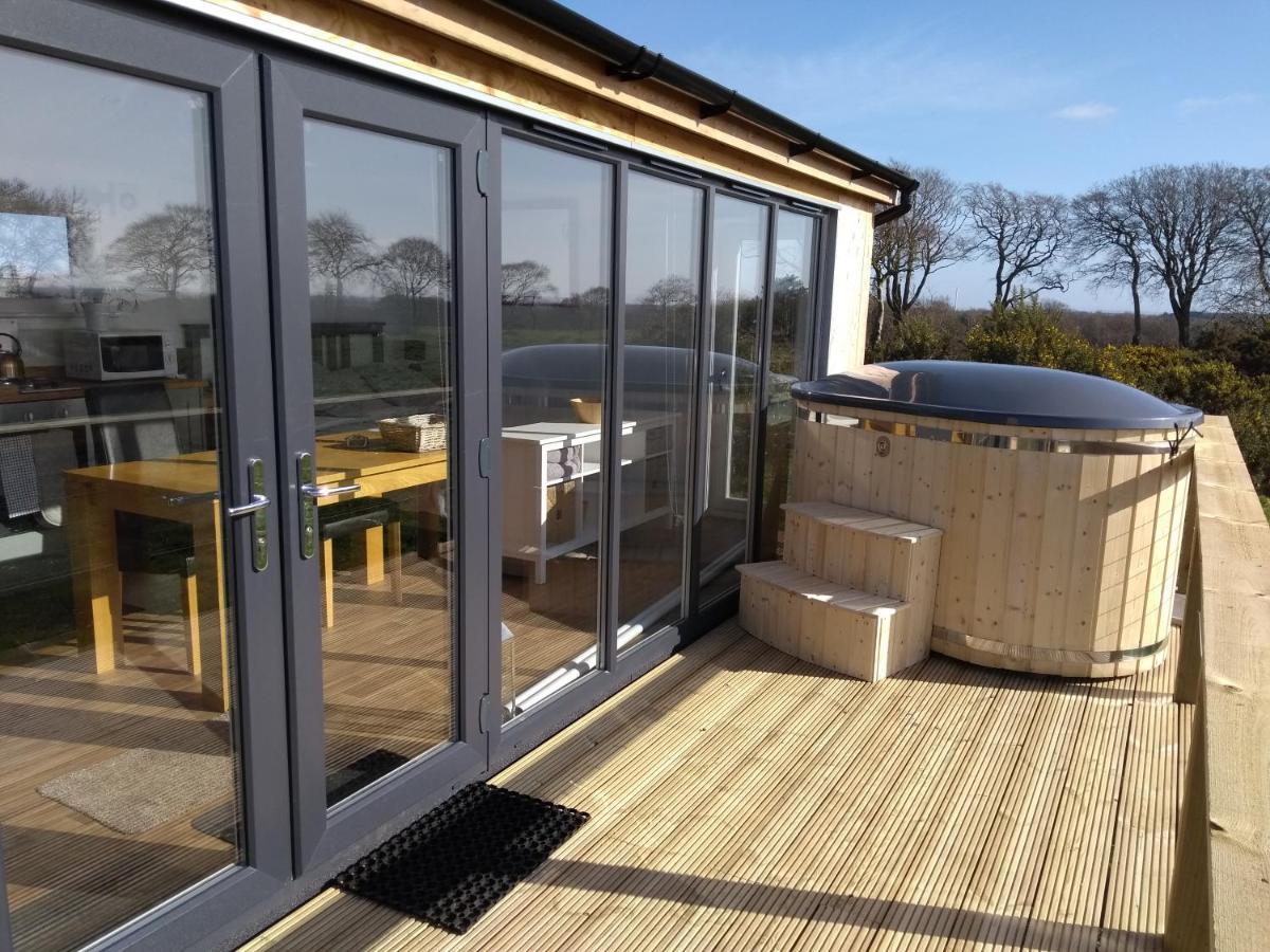 Cleeves Cabins Ailsa Luxury Lodge With Hot Tub Dalry  Eksteriør bilde