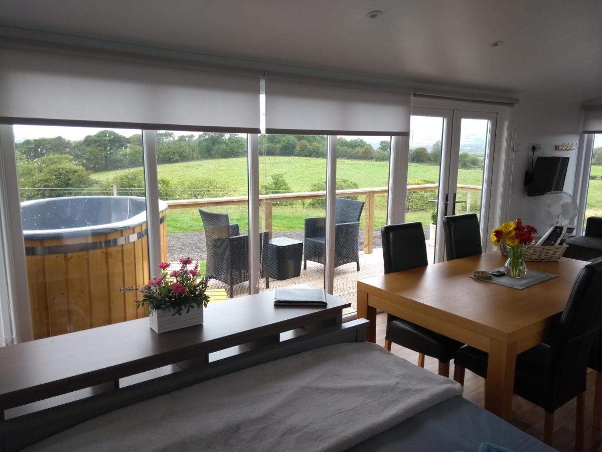 Cleeves Cabins Ailsa Luxury Lodge With Hot Tub Dalry  Eksteriør bilde