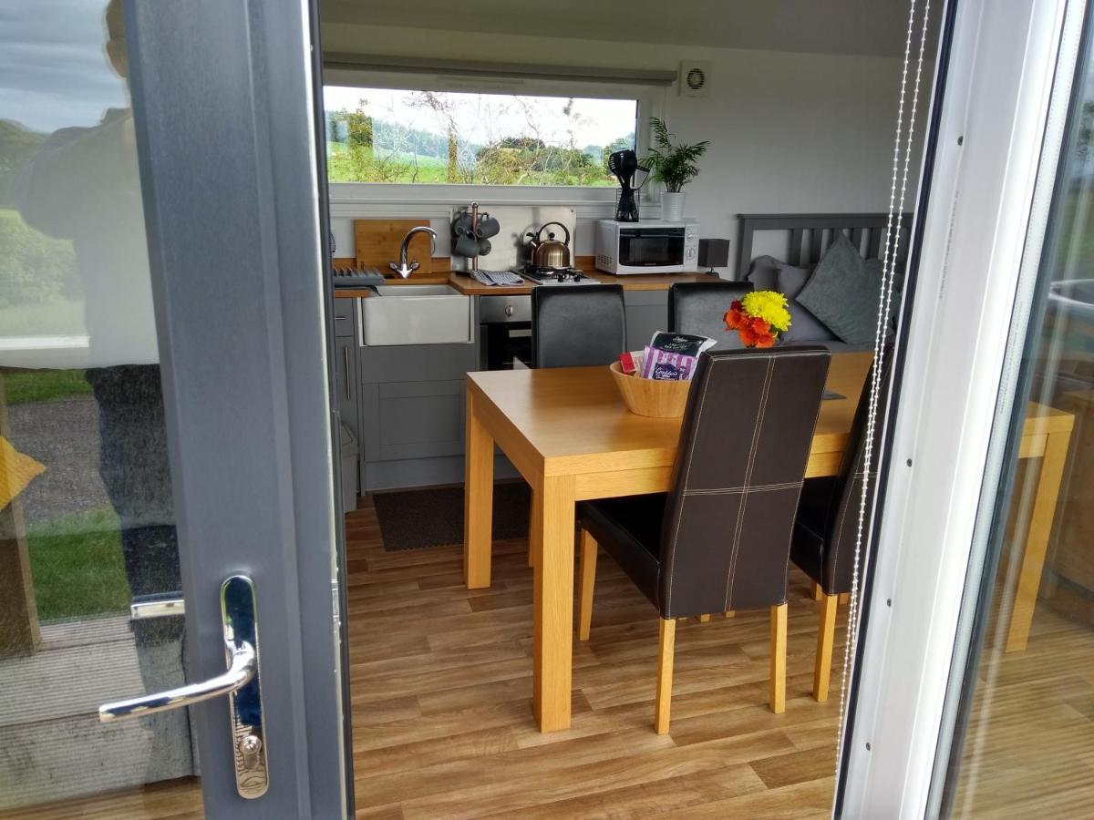 Cleeves Cabins Ailsa Luxury Lodge With Hot Tub Dalry  Eksteriør bilde